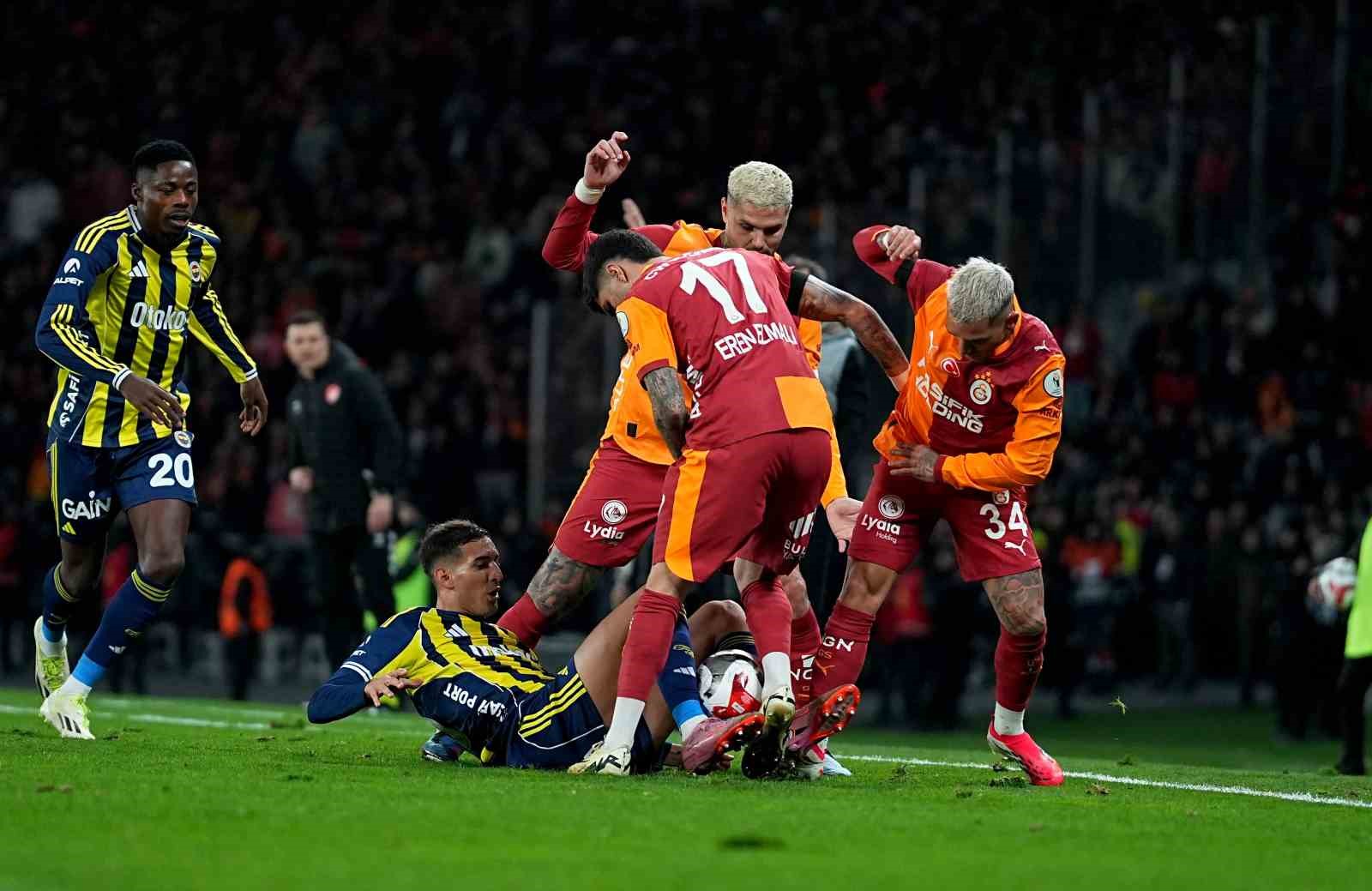 2025 Turkcell Süper Kupa: Galatasaray: 0 - Fenerbahçe: 1 (İlk yarı) 24 2025 turkcell super kupa galatasaray 0 fenerbahce 1 ilk yari 20 VrRwrJlM