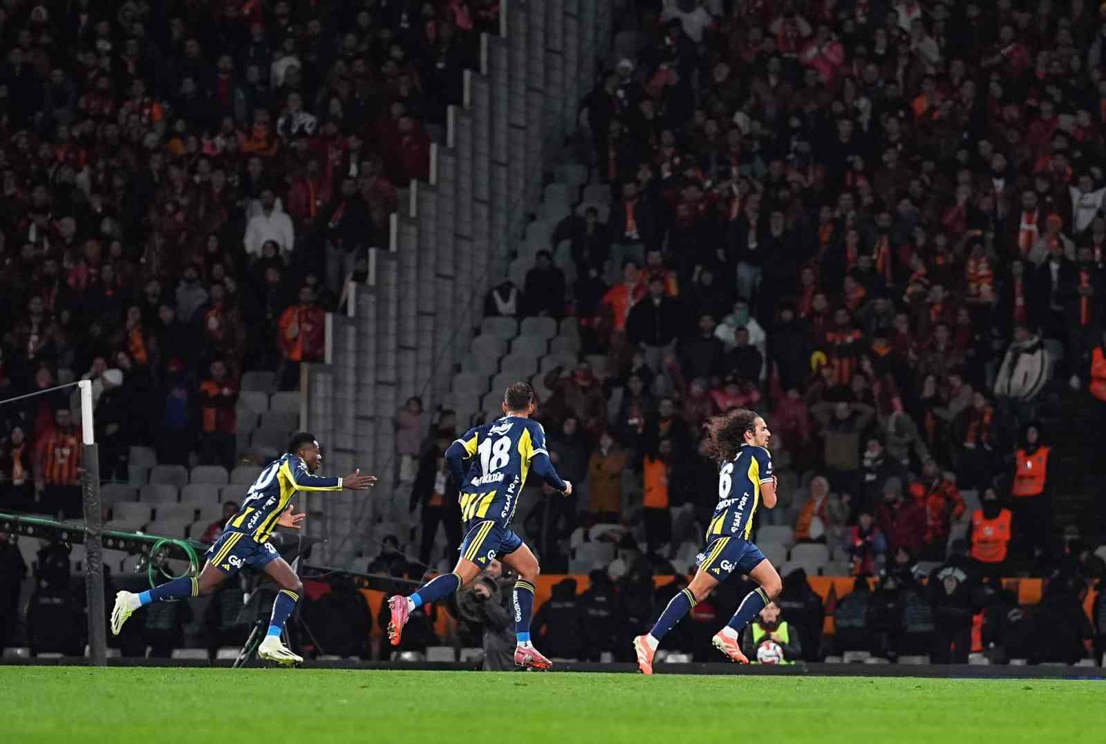 2025 Turkcell Süper Kupa: Galatasaray: 0 - Fenerbahçe: 1 (İlk yarı) 26 2025 turkcell super kupa galatasaray 0 fenerbahce 1 ilk yari 22 f1tdUO64