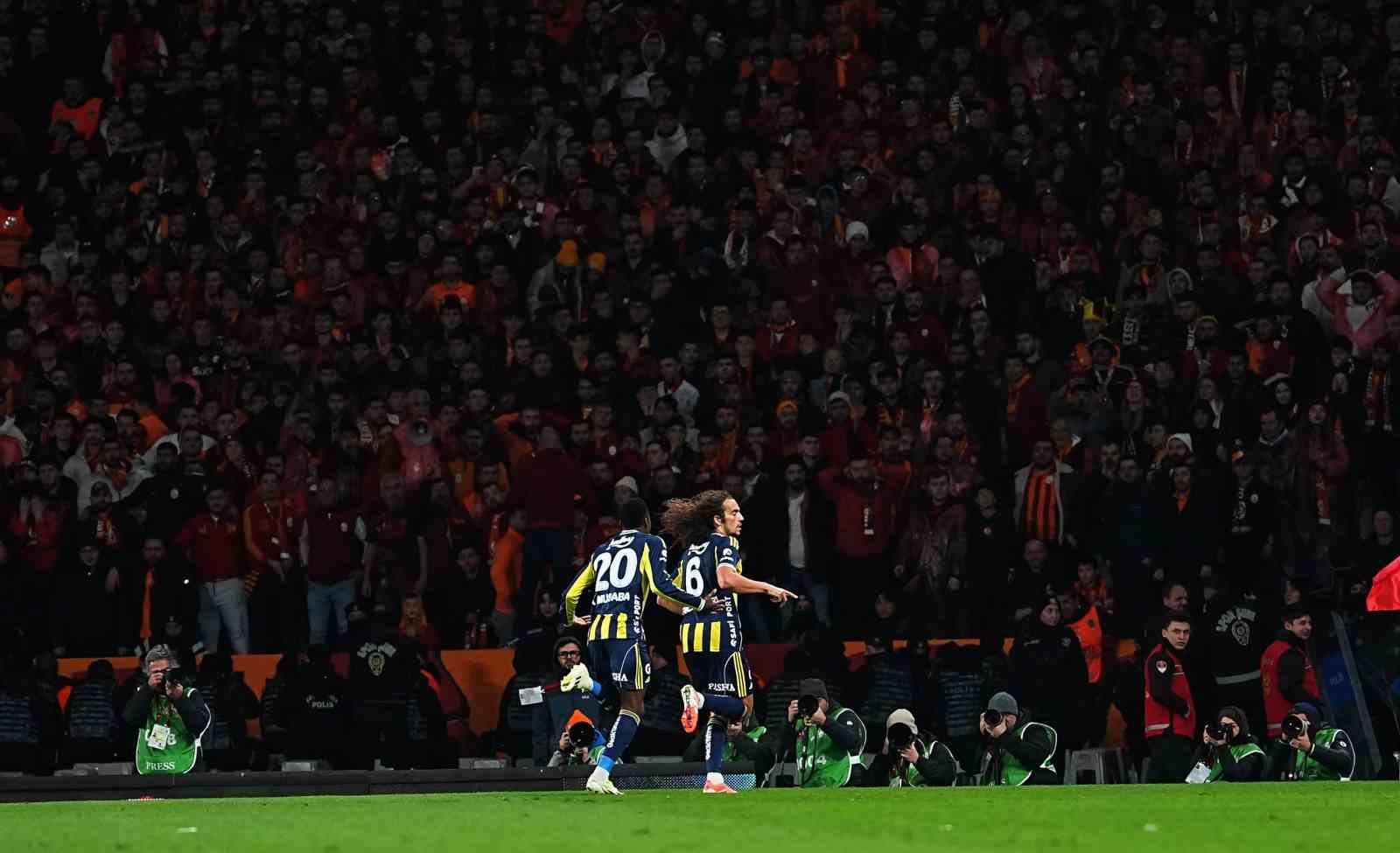 2025 Turkcell Süper Kupa: Galatasaray: 0 - Fenerbahçe: 1 (İlk yarı) 28 2025 turkcell super kupa galatasaray 0 fenerbahce 1 ilk yari 24 H5Nk1Xvq
