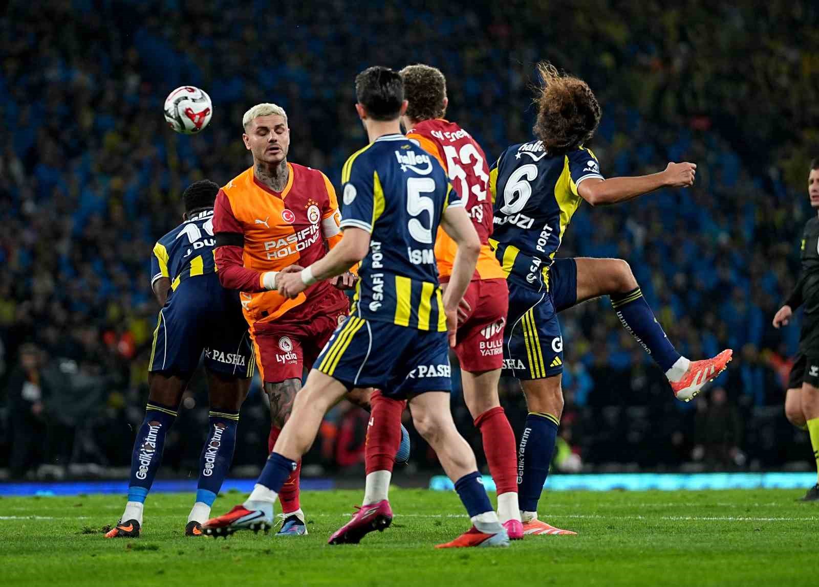 2025 Turkcell Süper Kupa: Galatasaray: 0 - Fenerbahçe: 1 (İlk yarı) 47 2025 turkcell super kupa galatasaray 0 fenerbahce 1 ilk yari 43