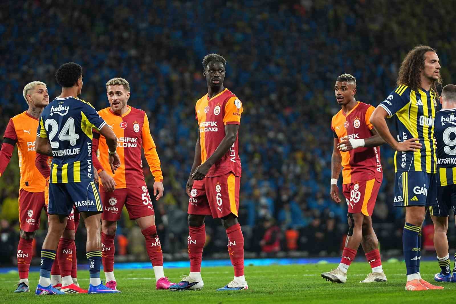 2025 Turkcell Süper Kupa: Galatasaray: 0 - Fenerbahçe: 1 (İlk yarı) 13 2025 turkcell super kupa galatasaray 0 fenerbahce 1 ilk yari 9 KTkSp6dz