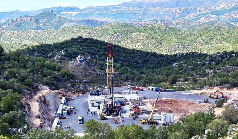 2025-yilinda-en-cok-petrol-uretimi-sirnakta-gerceklestirildi-gabarda-gunluk-uretim-80-bin-varile-q4s2XFFz.jpg