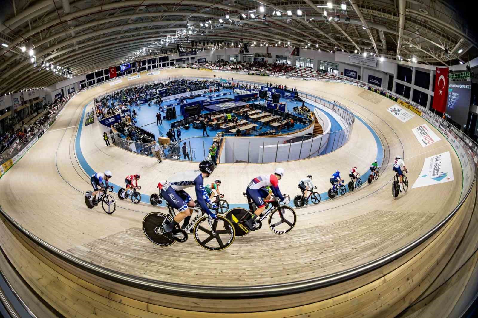 2026 uec avrupa pist bisikleti sampiyonasinin dorduncu gunu rekorla basladi 0 M2IlX3dJ