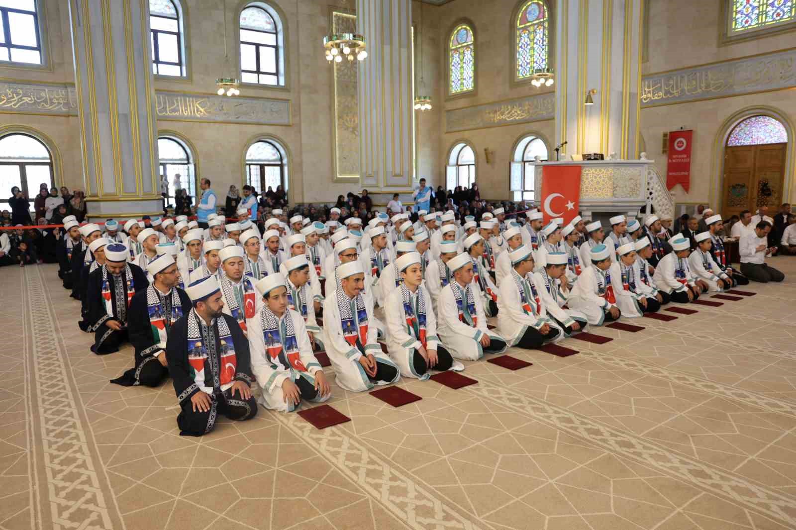 207 hafız icazet belgesini aldı 6 207 hafiz icazet belgesini aldi 2 OwAgJLVk