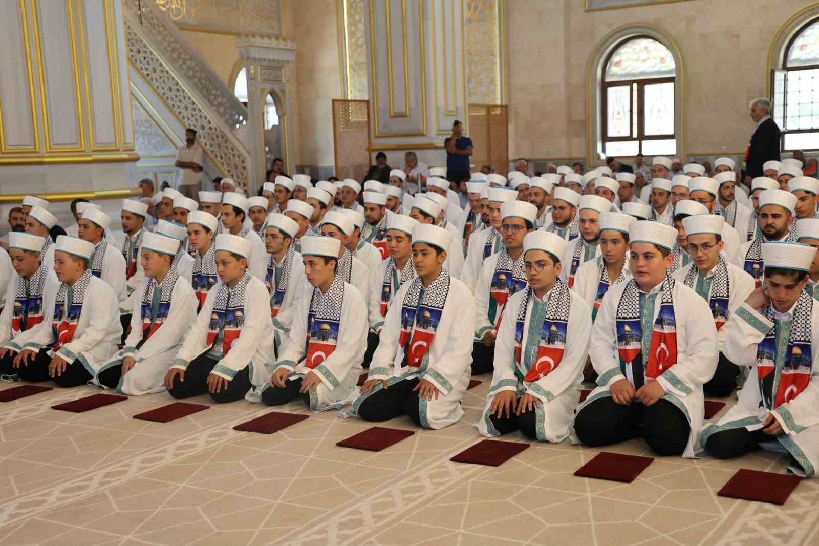 207 hafız icazet belgesini aldı 8 207 hafiz icazet belgesini aldi 4 RZhmyzsl