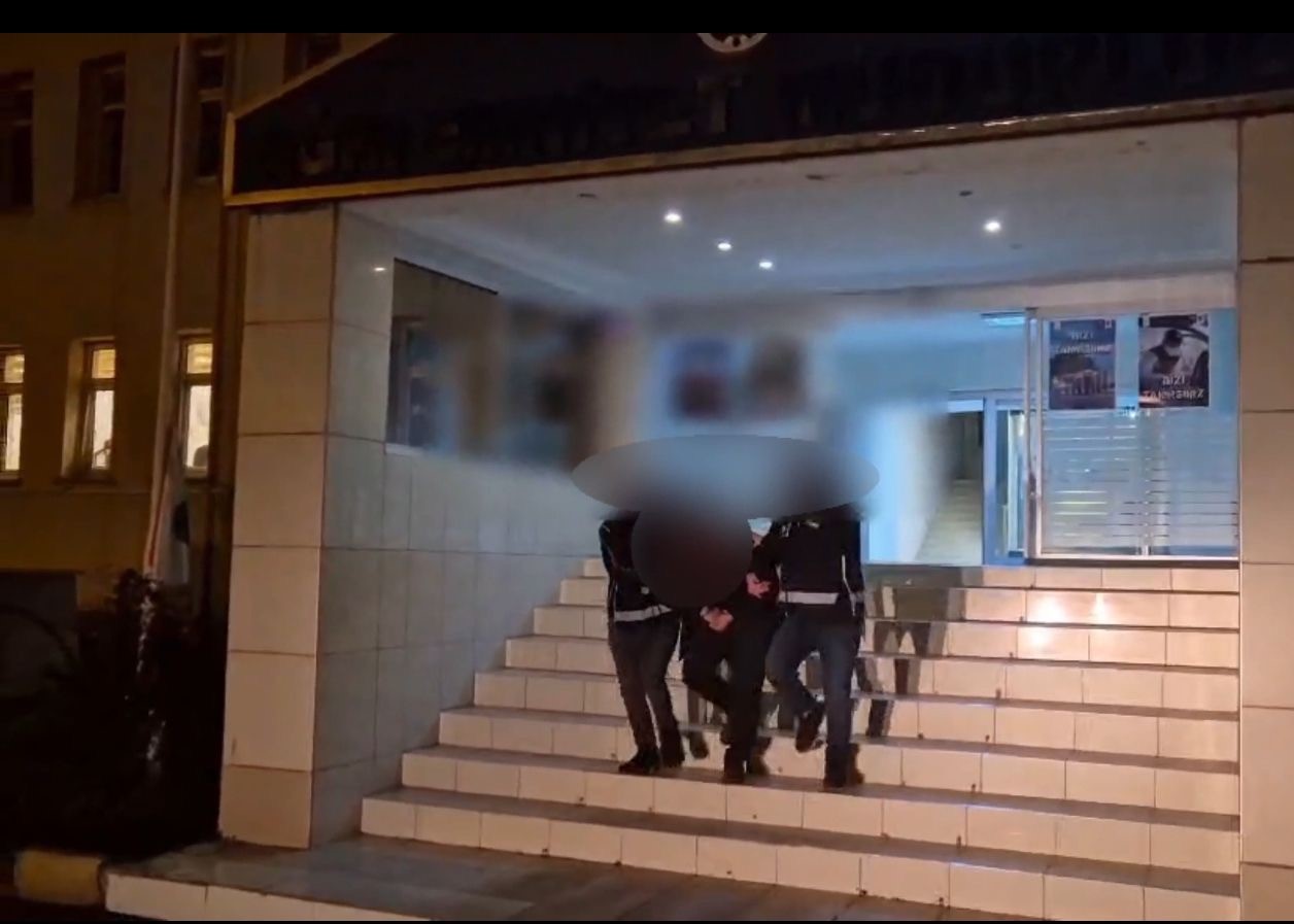 21 yil 8 ay hapis cezasi ile aranan firari yakalandi 0 kAfML8IZ