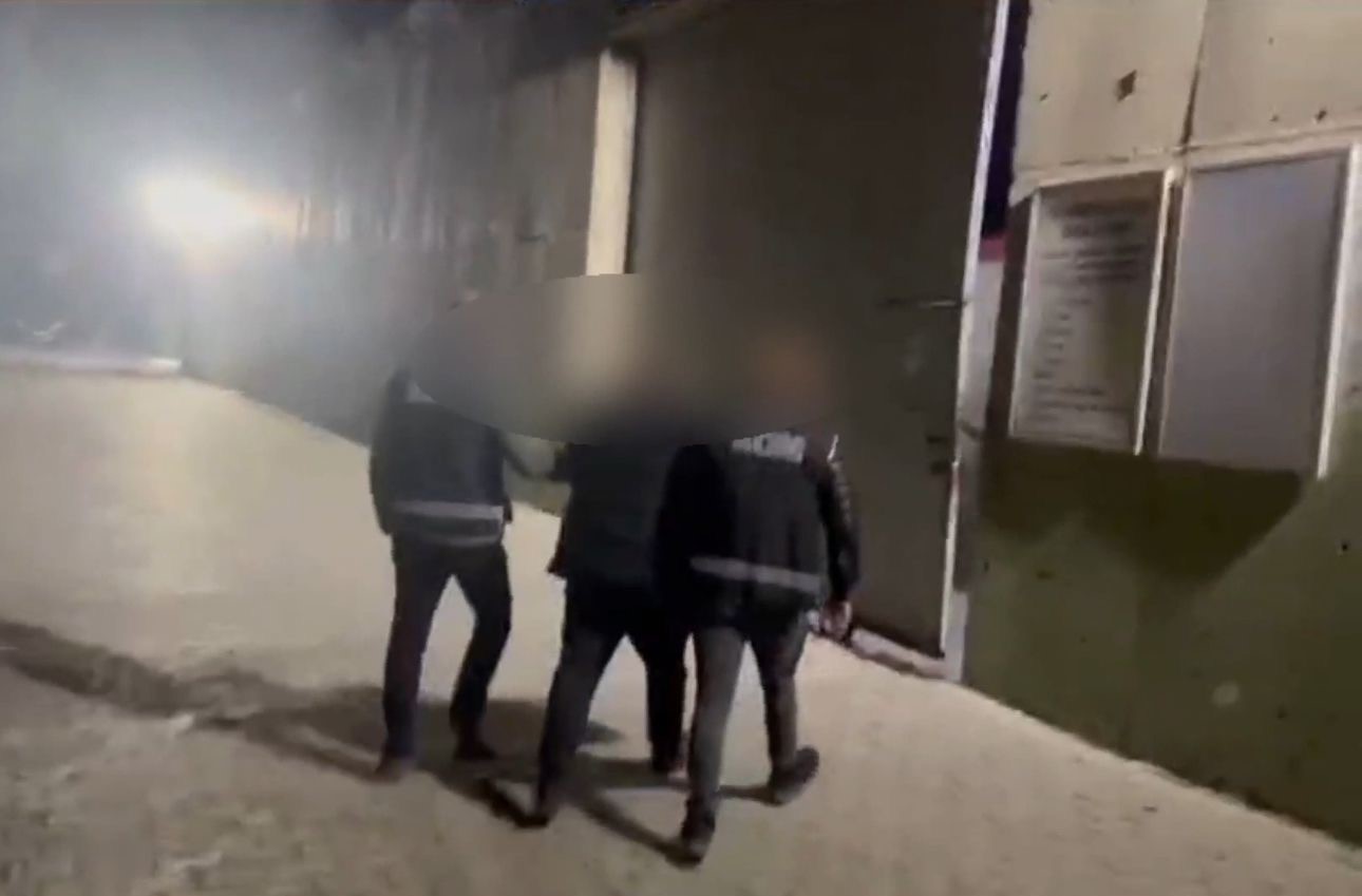 21 yil 8 ay hapis cezasi ile aranan firari yakalandi 1 gIg3EtzY