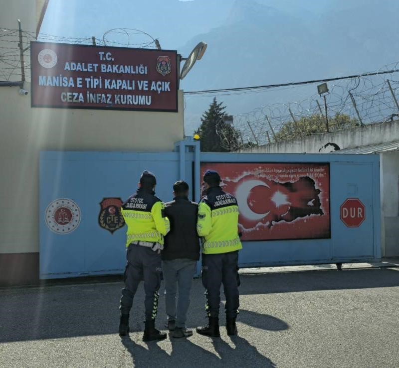 21 yil hapisle aranan sahis turgutluda yakalandi 0 MasbYzO3