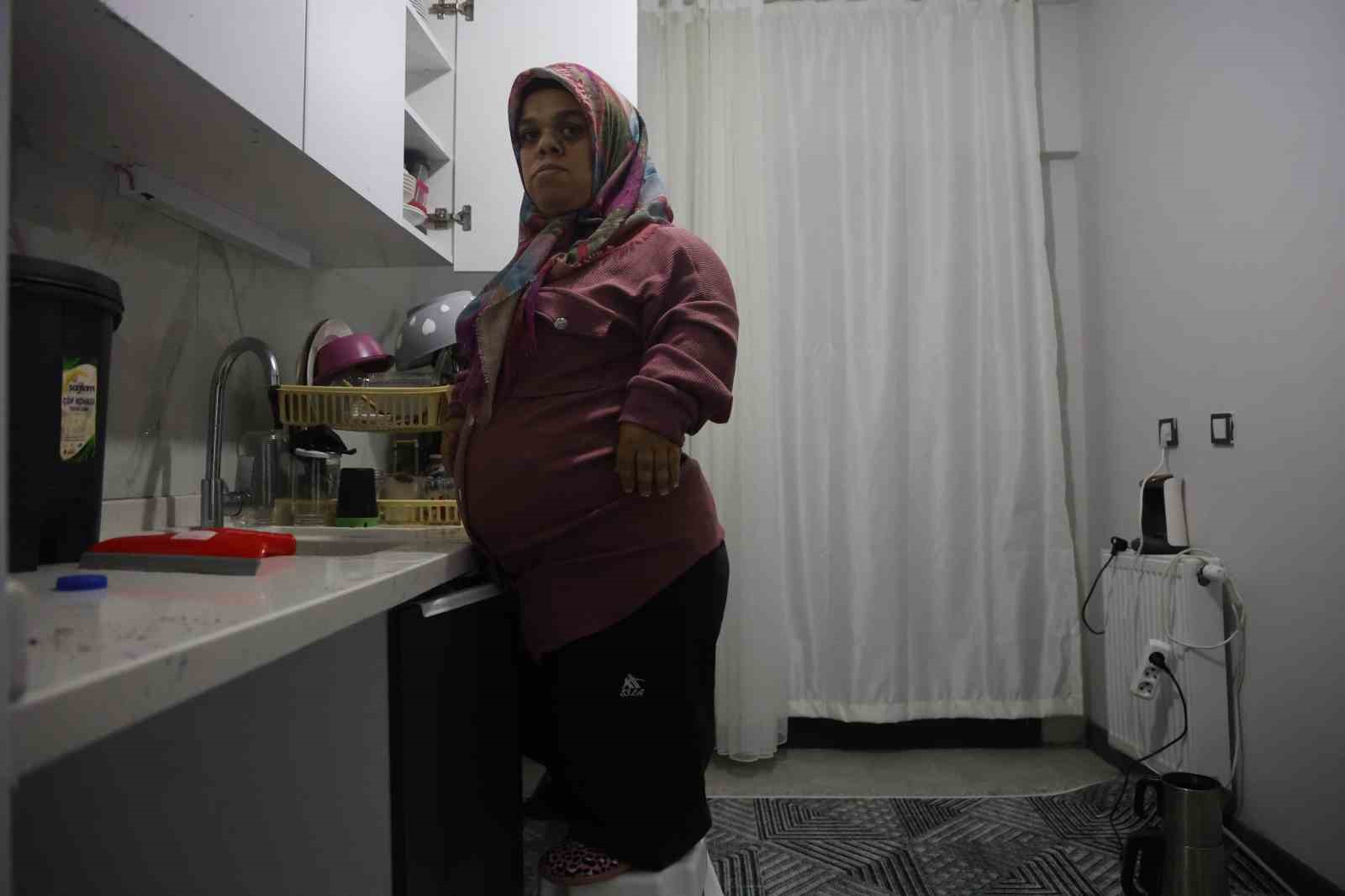 21 yil sonra evlenerek asklarina engel tanimayan cuce cift anne ve baba olacak olmanin CmeCOpYj