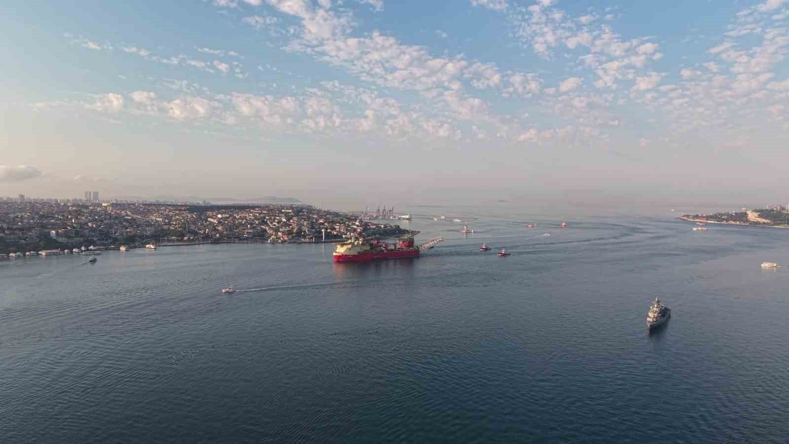 215 metrelik boru döşeme gemisinin geçişi sebebiyle boğaz hattı çift yönlü trafiğe kapatıldı 5 215 metrelik boru doseme gemisinin gecisi sebebiyle bogaz hatti cift yonlu trafige kapatildi 1 JdVWOvnd