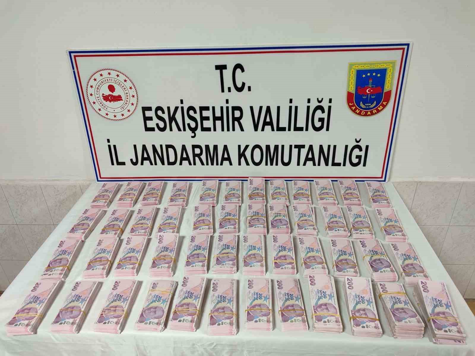 22 büyükbaş alıp, 2 milyon liraya yakın sahte para veren şüpheli yakalandı 4 22 buyukbas alip 2 milyon liraya yakin sahte para veren supheli yakalandi 0