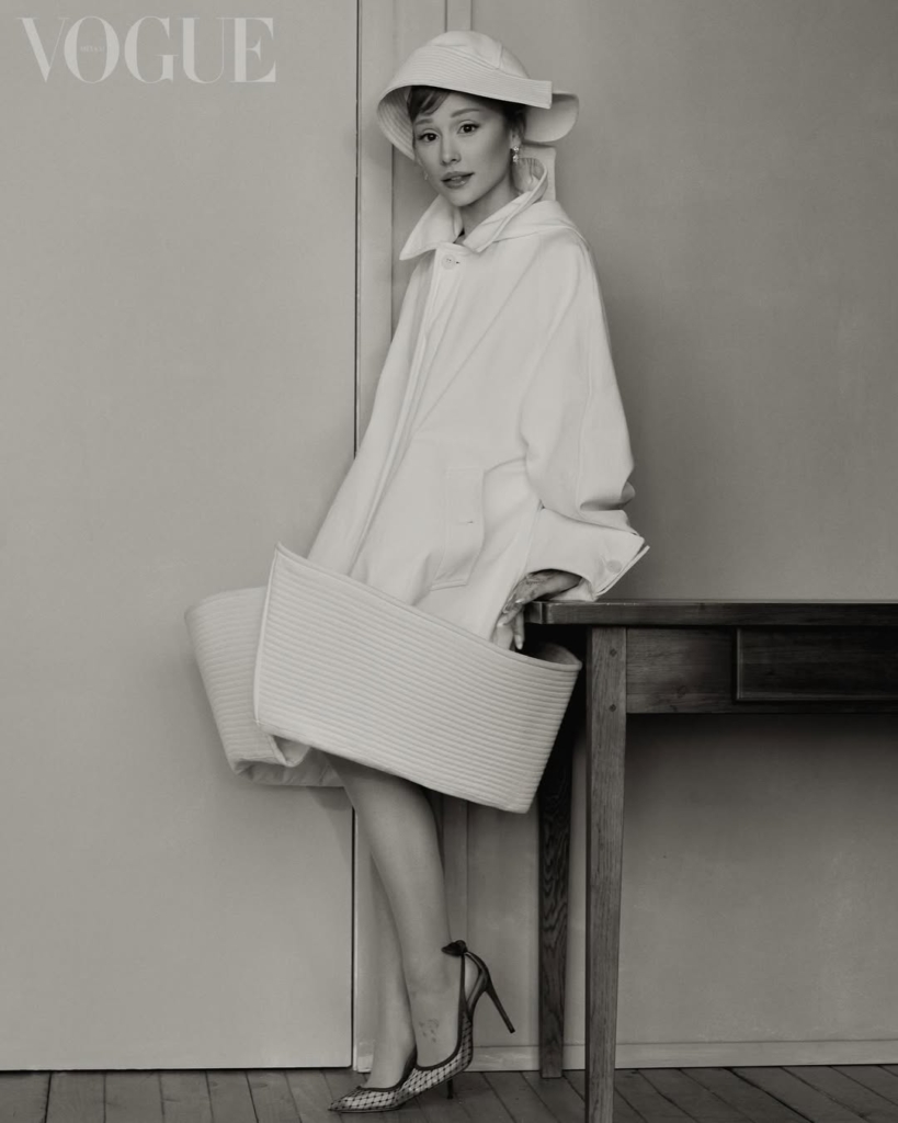 Ariana Grande Vogue Japan kapağında olay oldu! Parmak detayı sosyal medyayı karıştırdı 6 Ariana Grande neden gündem oldu?