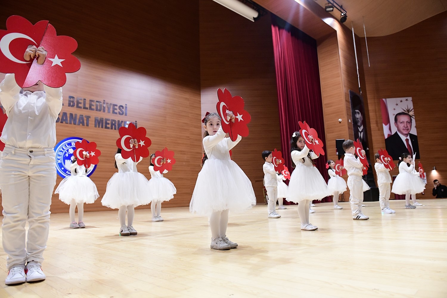 23 nisan coskusu kestelde birlik ve beraberlik icerisinde kutlandi 2 27EIWG1V