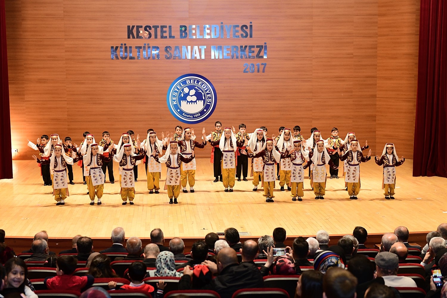 23 nisan coskusu kestelde birlik ve beraberlik icerisinde kutlandi 3
