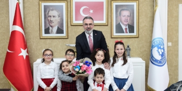 23-nisan-coskusu-kestelde-birlik-ve-beraberlik-icerisinde-kutlandi-EWjLfuHx.jpg
