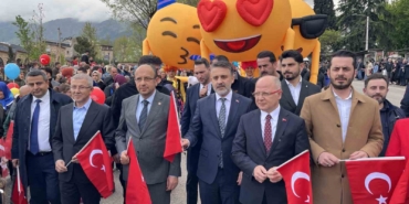 23-nisan-korteji-renkli-goruntulere-sahne-oldu-uccYkbcN.jpg