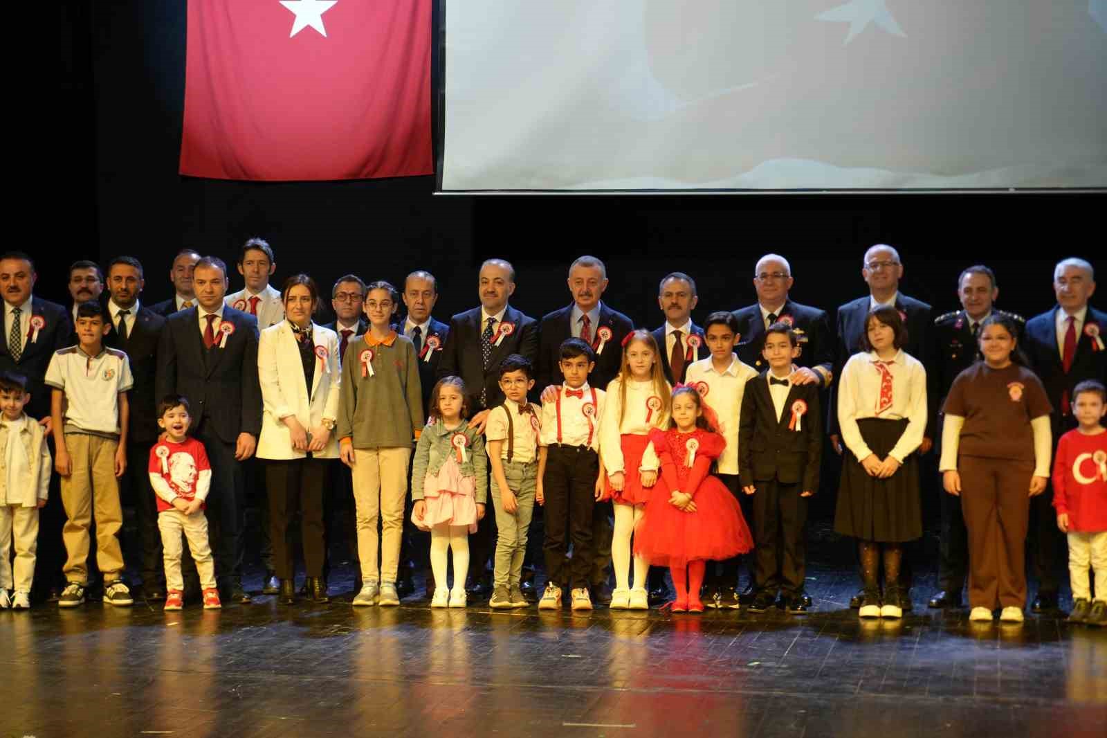 23 Nisan kutlamalarında çocuklar bayramın yıldızı oldu 9 23 nisan kutlamalarinda cocuklar bayramin yildizi oldu 5 SbtwkUM5
