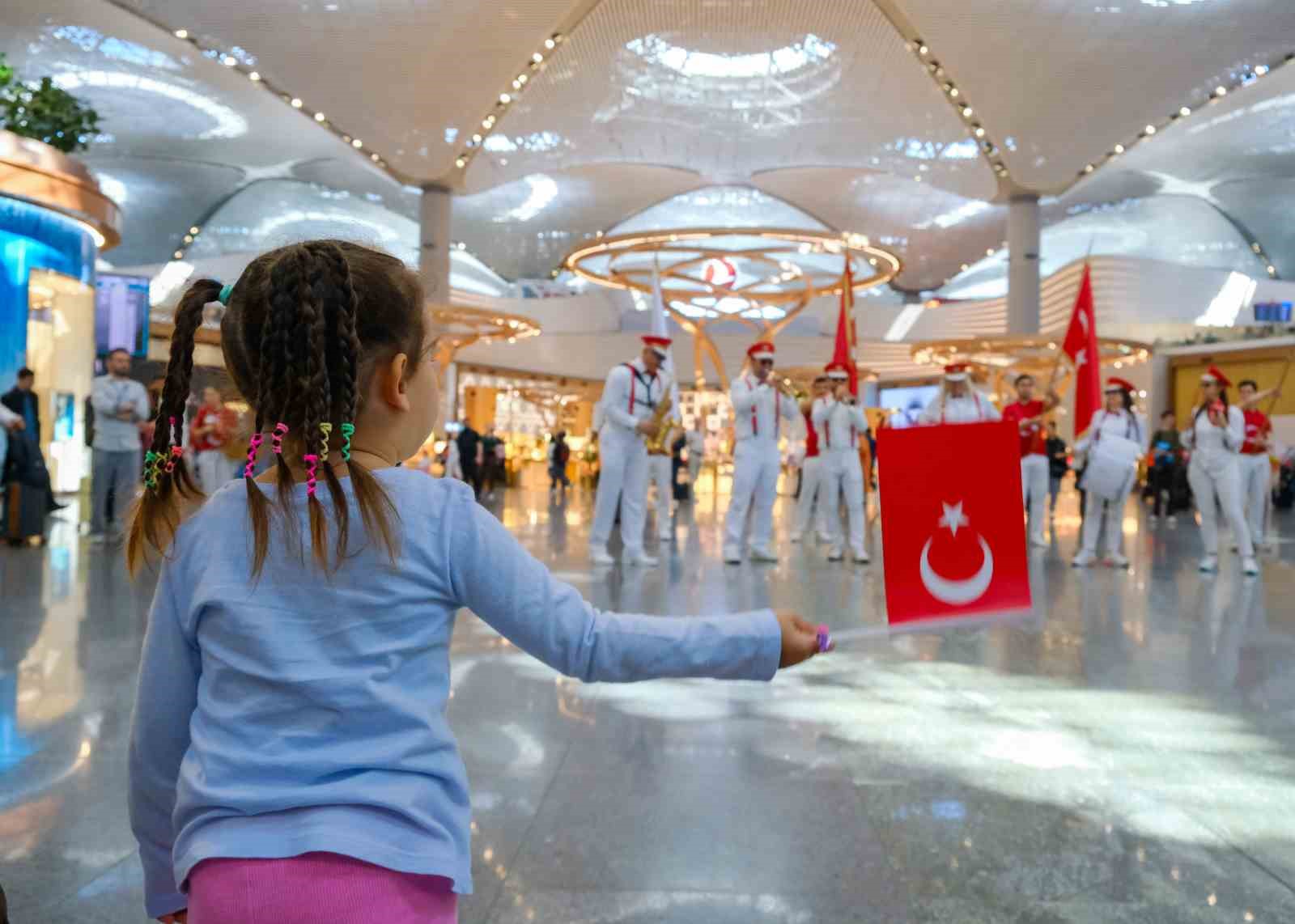 23 nisan ulusal egemenlik ve cocuk bayrami istanbul havalimaninda coskuyla kutlandi 2 EDVpU7J2