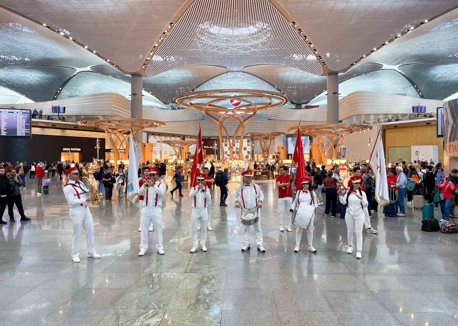 23 nisan ulusal egemenlik ve cocuk bayrami istanbul havalimaninda coskuyla kutlandi 3 MeaMDtvH