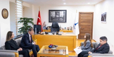 23-nisanda-baskanlik-koltugu-cocuklarin-isE3fbiA.jpg