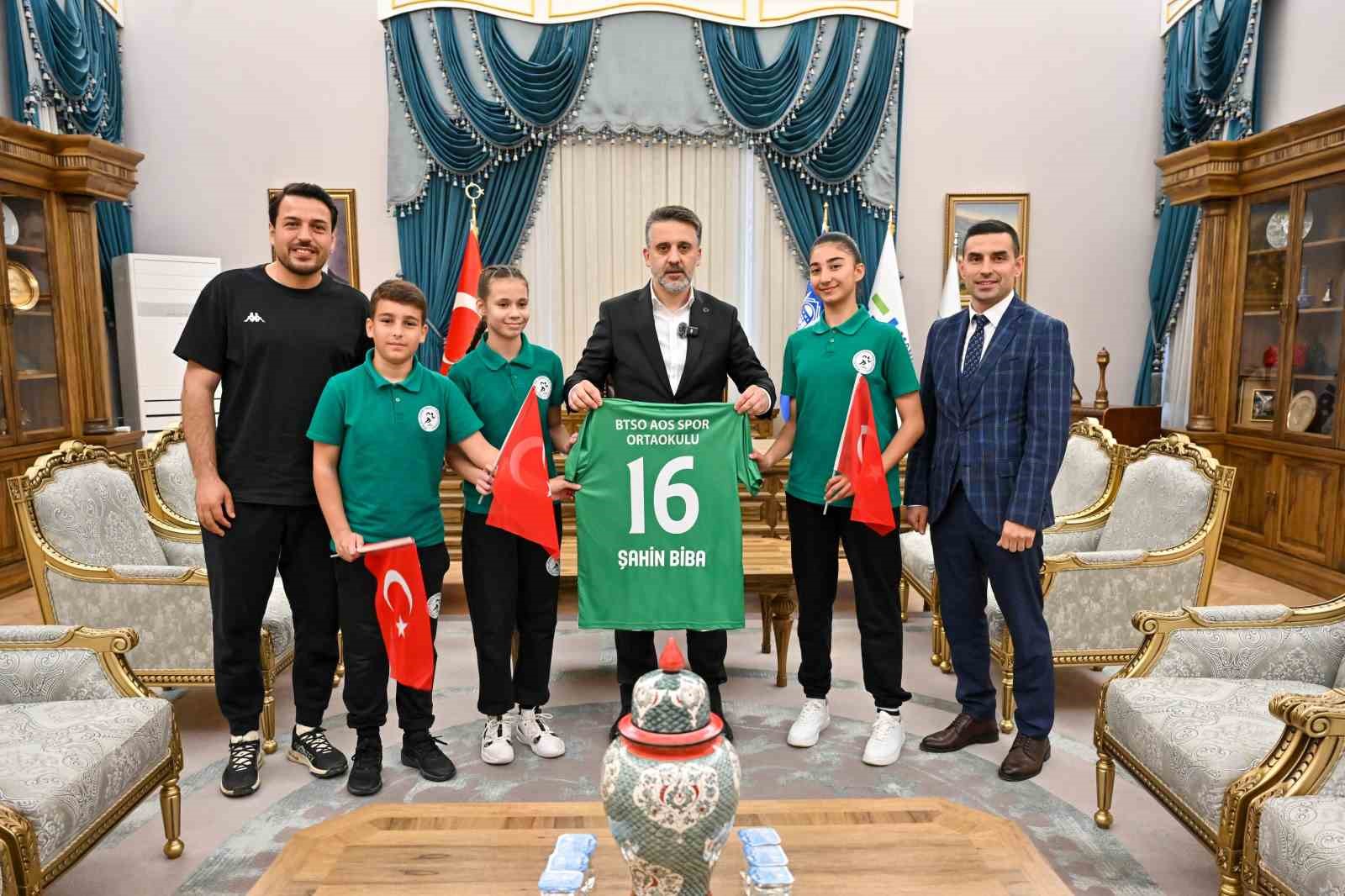 23 Nisan’da Başkanlık koltuğu çocukların oldu 4 23 nisanda baskanlik koltugu cocuklarin oldu 0