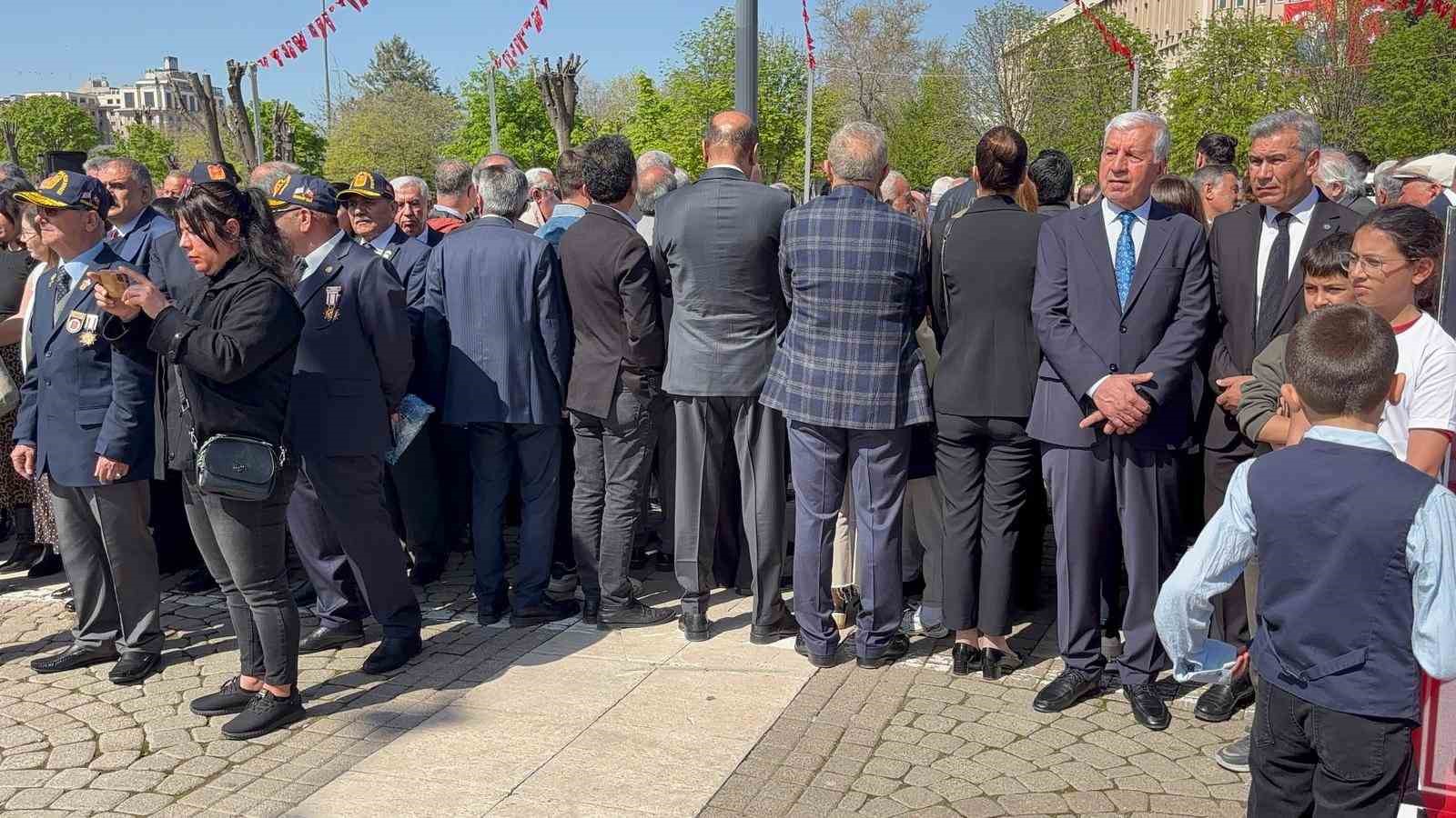 23 nisanda chpden tepki ceken protesto 3 ZGA83Bn5