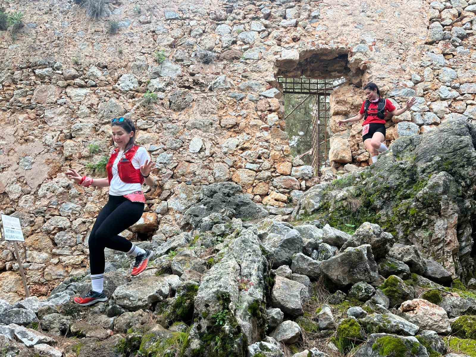 23 ulkeden 820 sporcu alanya ultra trail icin start aldi 14