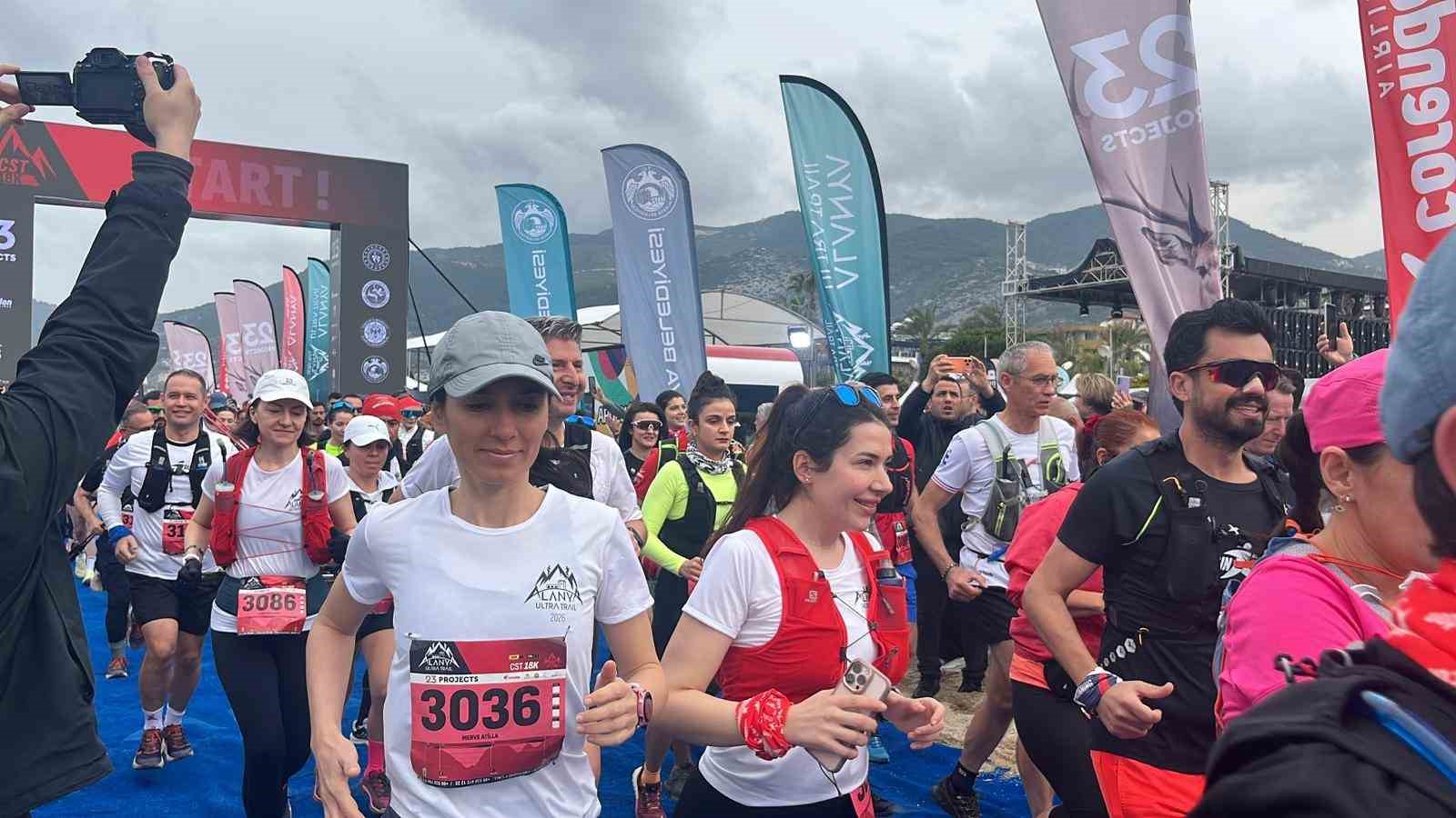 23 ulkeden 820 sporcu alanya ultra trail icin start aldi 18 QJWY31Wu