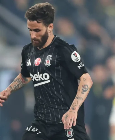 230725 Rafa Silva of Besiktas runs with the ball 1920 .jpg