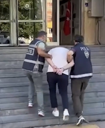 24-farkli-dolandiricilik-sucundan-21-yil-kesinlesmis-hapis-cezasi-bulunan-sahis-yakalandi-tUIWCztd.jpg