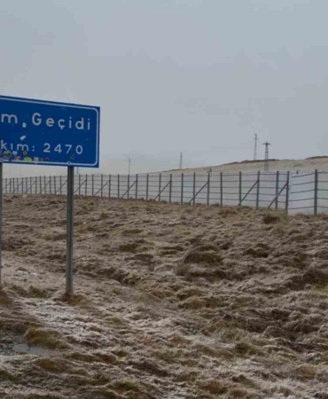 2470-rakimli-sahara-gecidinde-kar-yagisi-basladi-TffFijFK.jpg