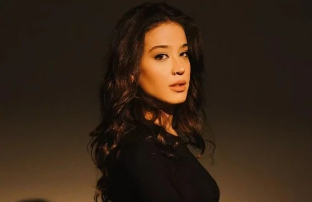 Hatice Deniz oyunculuğa nasıl başladı?