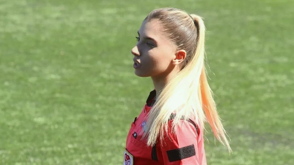 Elif karaarslan kimdir ve hakemlik kariyeri nasıl ilerledi?