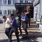 25-ay-boyunca-polisiz-diyerek-dolandirdilar-100-milyonluk-vurgunun-ardindan-tatli-ikram-ettiler-I9FhIvlN.jpg