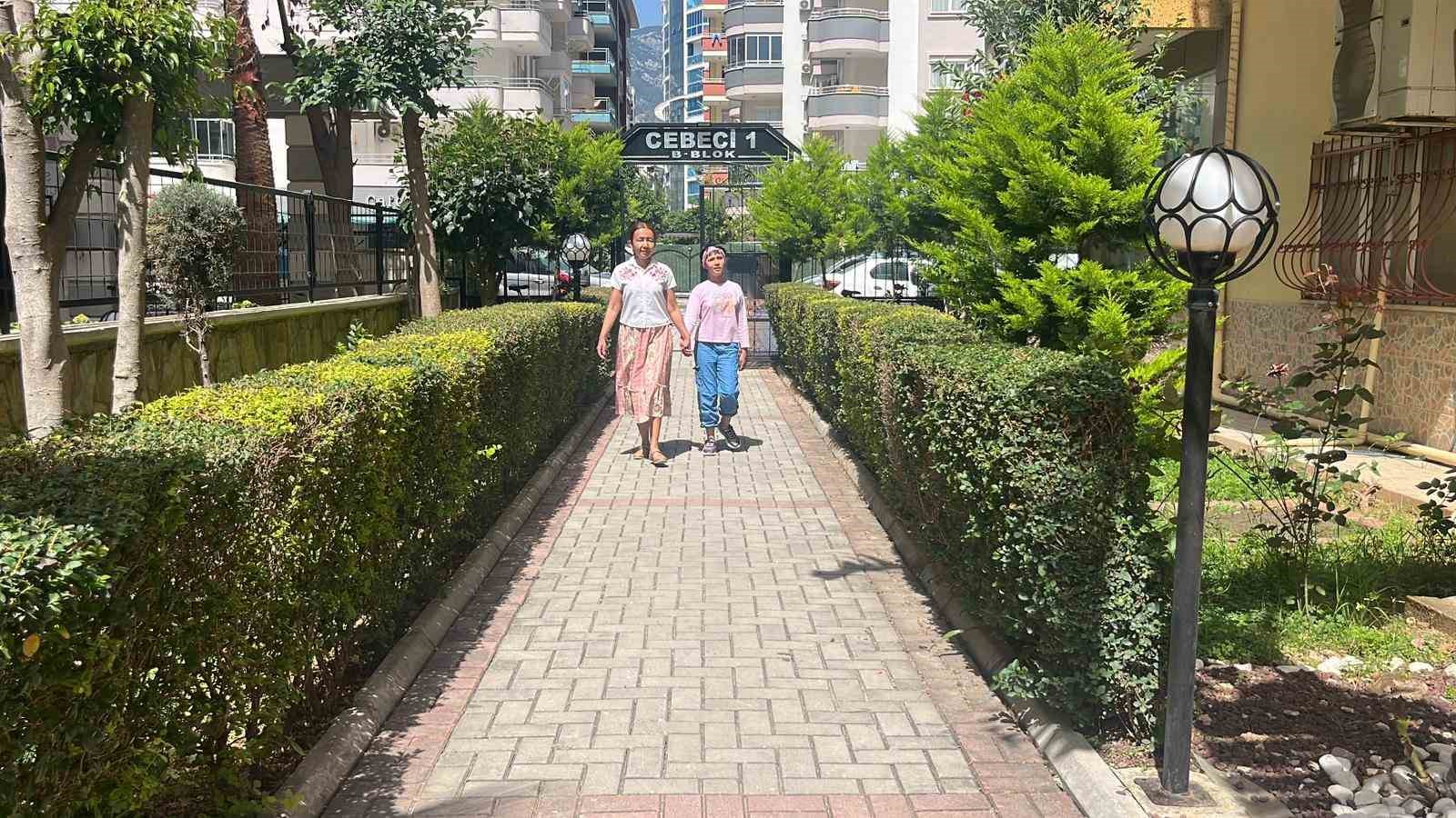 25 yasinda konusmayi birakan 10 yasindaki kizi icin yardim bekliyor 2 MPK6yfpz