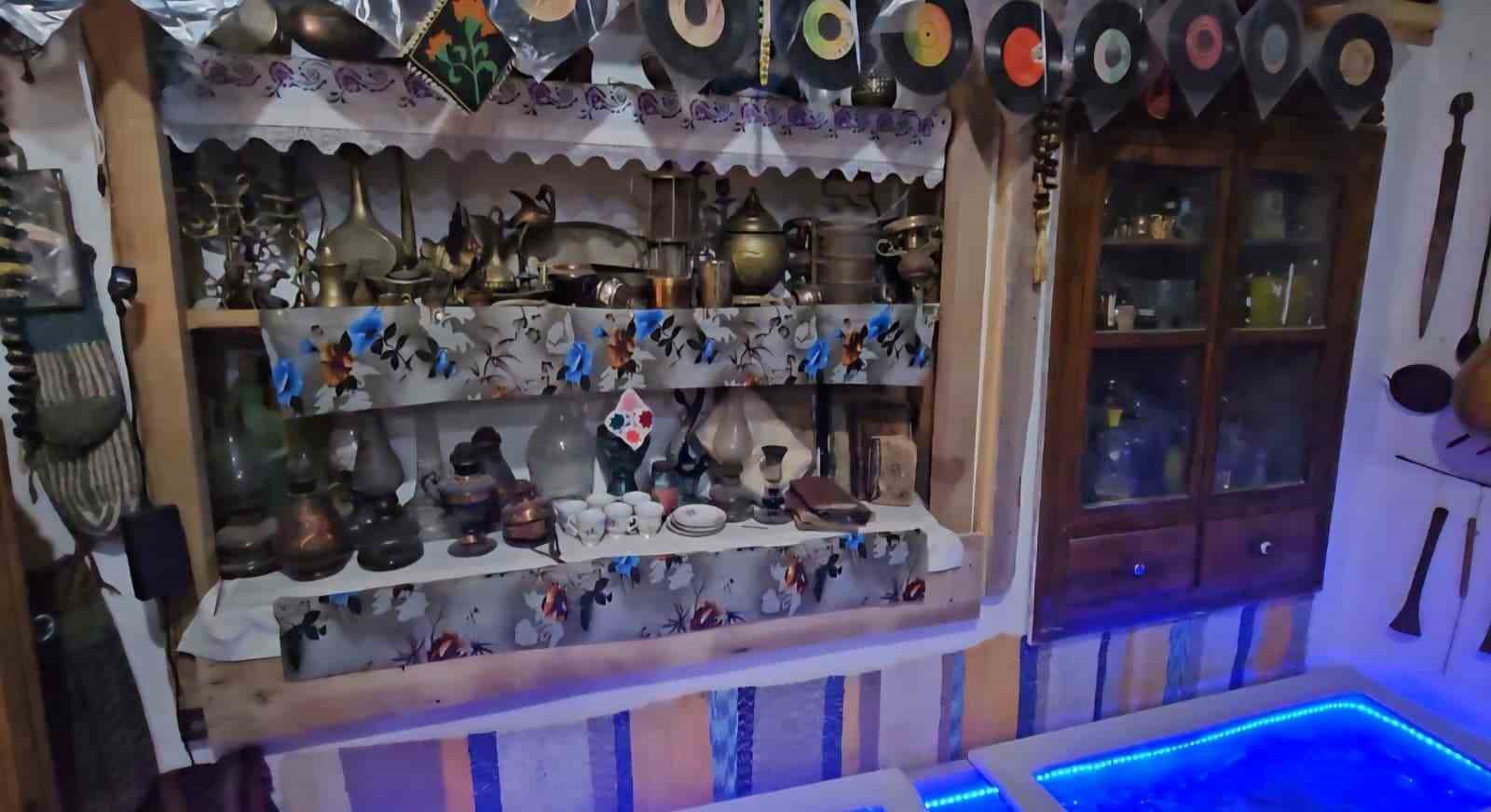 25 yildir antika biriktirerek gecmisin izlerini gunumuze tasiyor 1 U73AXQSO
