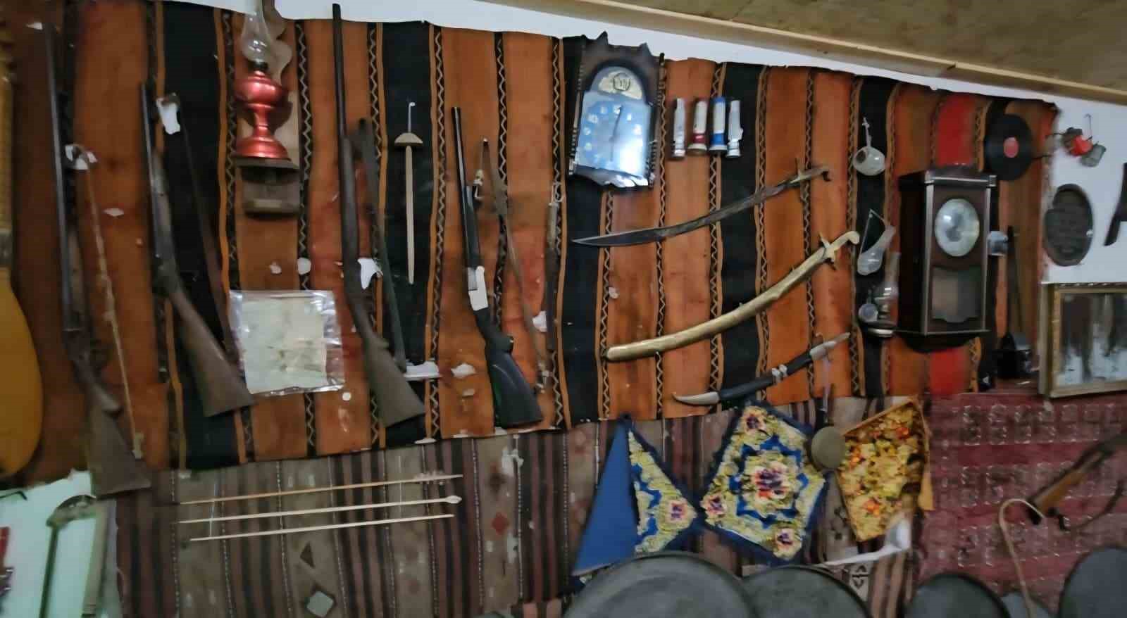 25 yildir antika biriktirerek gecmisin izlerini gunumuze tasiyor 5 6WkpvM82