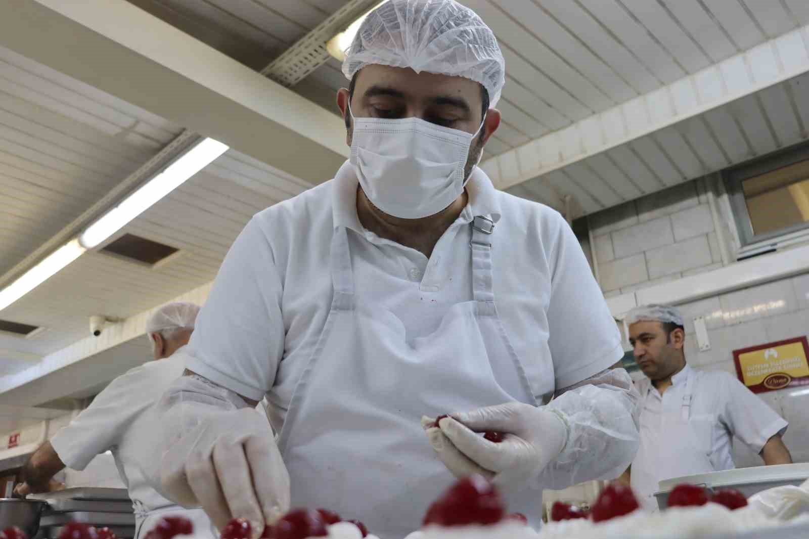 25 yıllık usta, tarihi Osmanlı’ya dayanan güllaçın püf noktalarını anlattı 8 25 yillik usta tarihi osmanliya dayanan gullacin puf noktalarini anlatti 4 RS6uLXSV