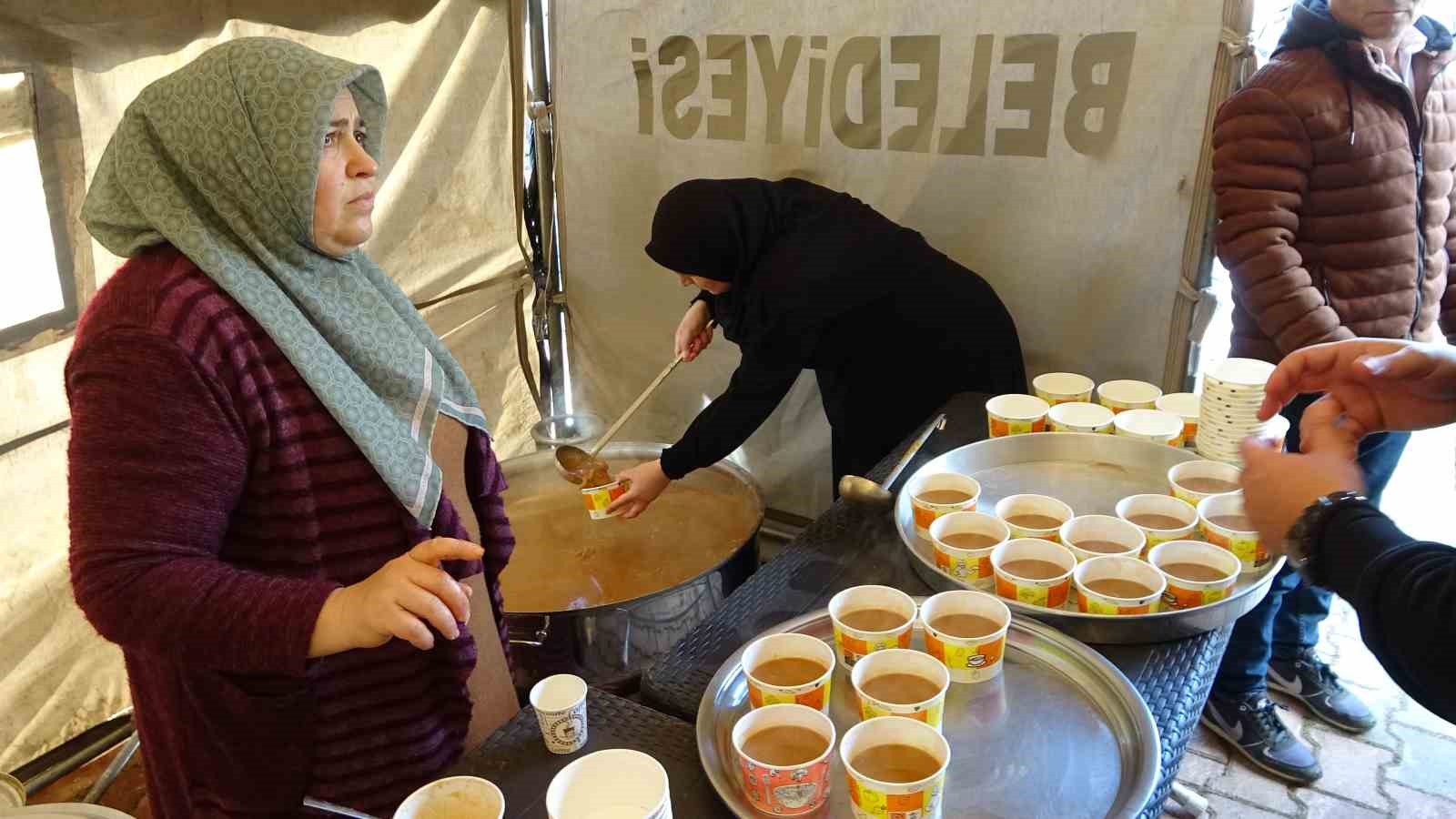 250 tepsi hamur dokuldu 5 kazan arabasi corbasi birlik beraberlik icin kaynadi 4 nyt7qEYW