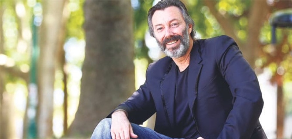 Hakan Karahan iş dünyasında hangi görevlerde bulundu?