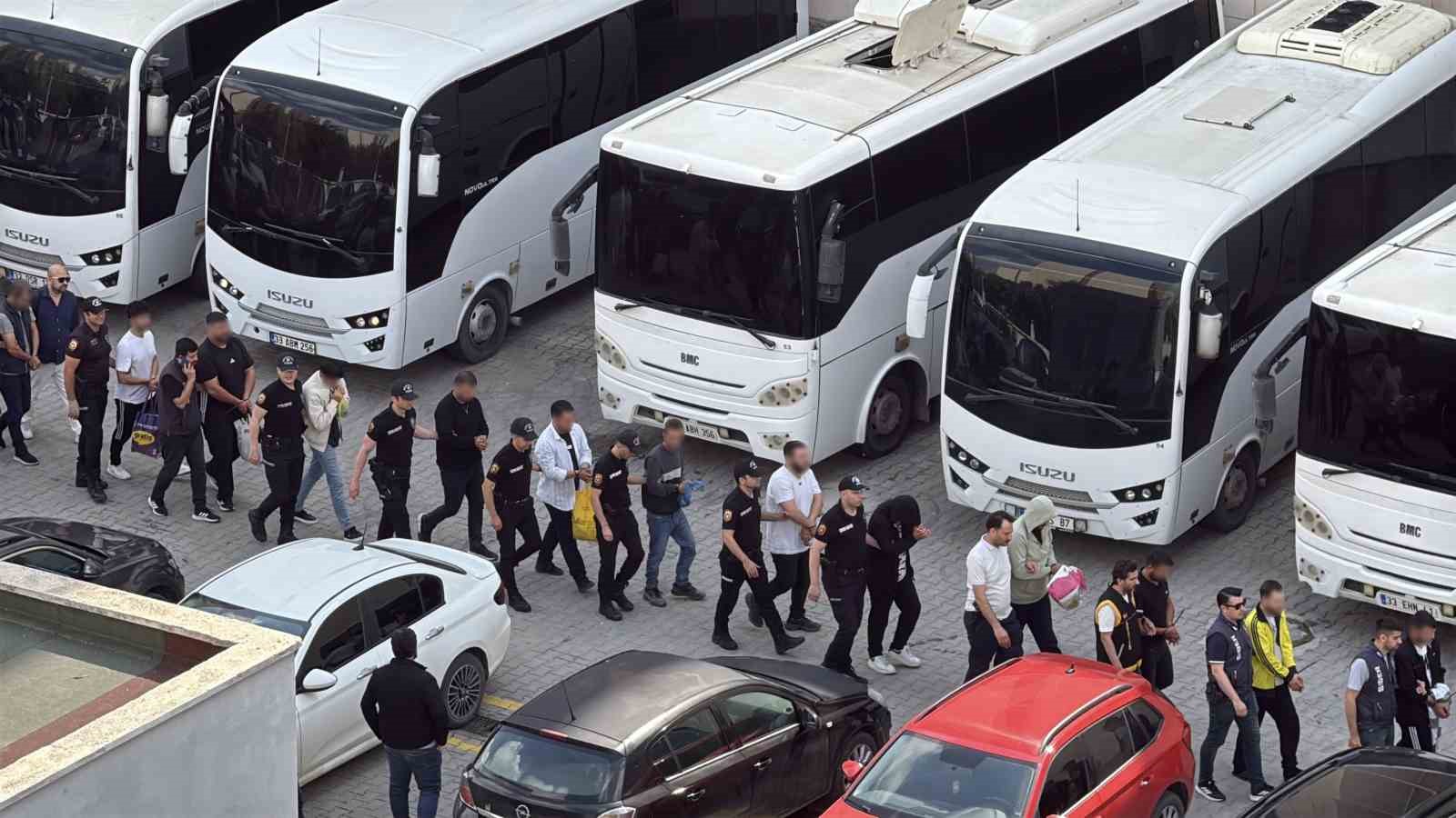26 milyarlık yasa dışı bahis operasyonunda 103 şüpheli adliyeye sevk edildi 5 26 milyarlik yasa disi bahis operasyonunda 103 supheli adliyeye sevk edildi 1 JhHFAnyE