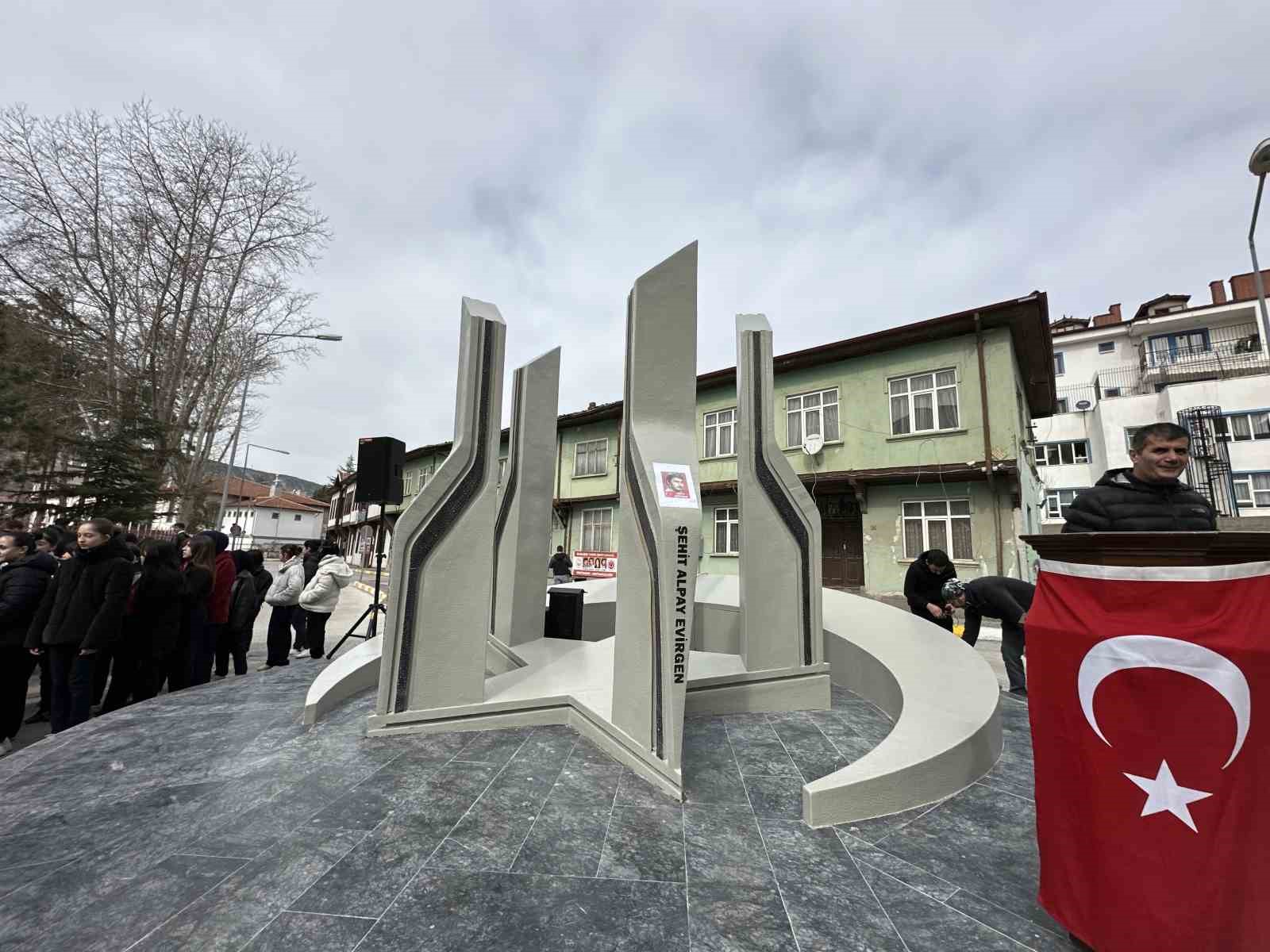 26 yil once duzenlenen teror saldirisinda sehit olanlar anildi 1