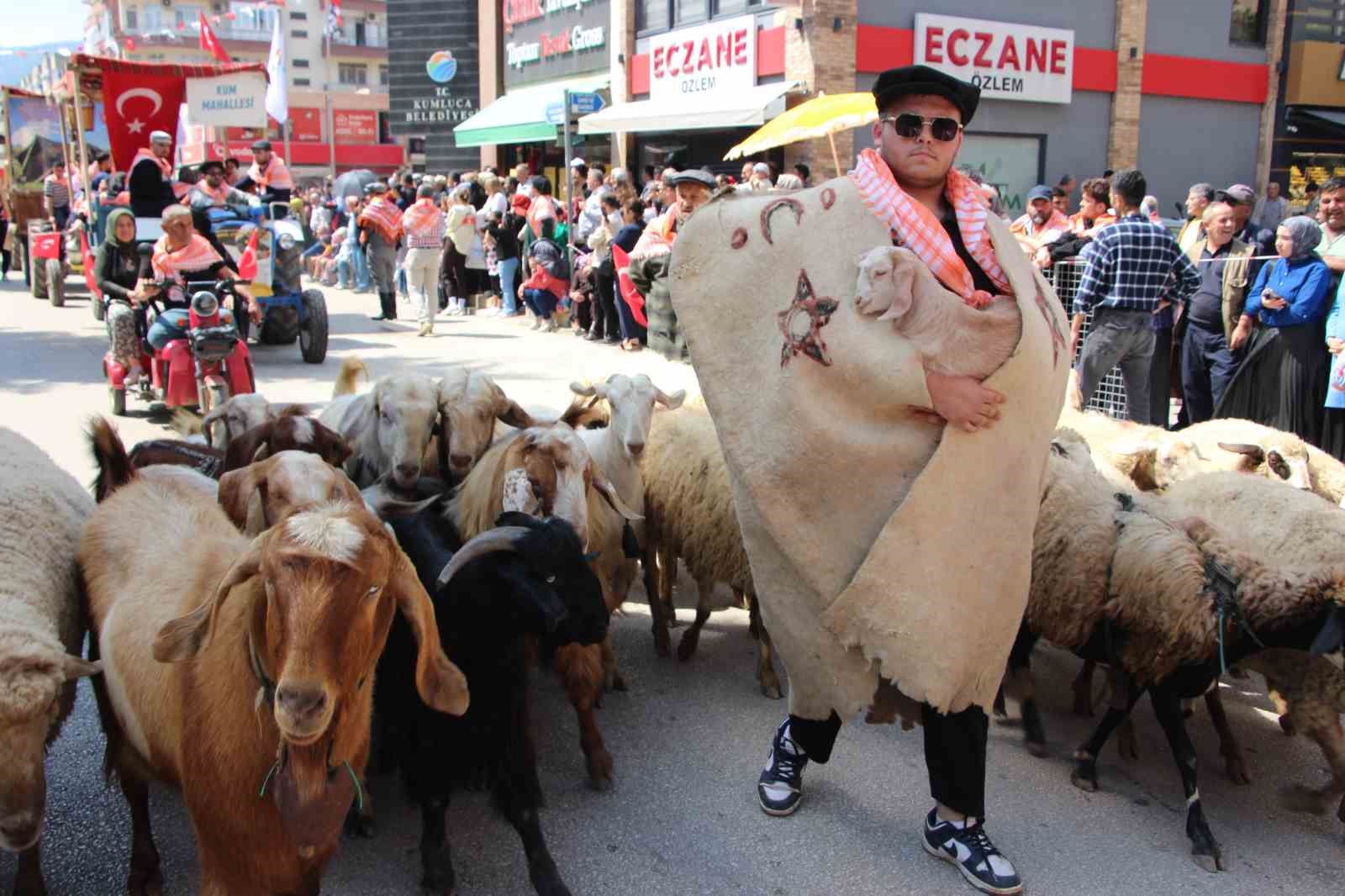 27 geleneksel kumluca tarim ve seracilik festivali yoruk gocu ile basladi 2 gk7BZ5ce