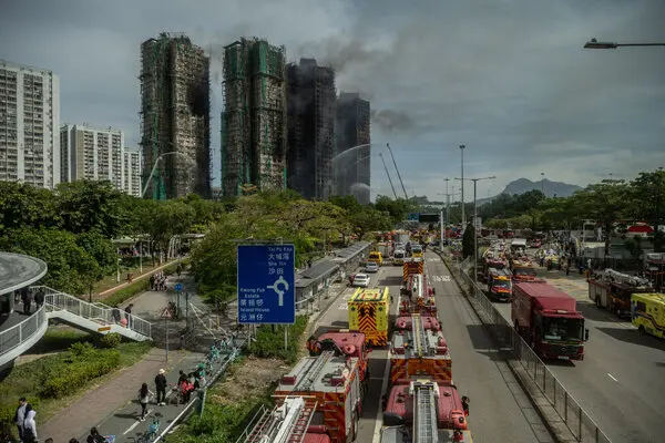 Hong Kong’u Sarsan Felaketin Ardından Arama-Kurtarma Hâlâ Sürüyor: Şehrin En Yıkıcı Apartman Yangınında Can Kaybı 128’e Ulaştı 5 27hong kong fire carousel kzgl articleLarge