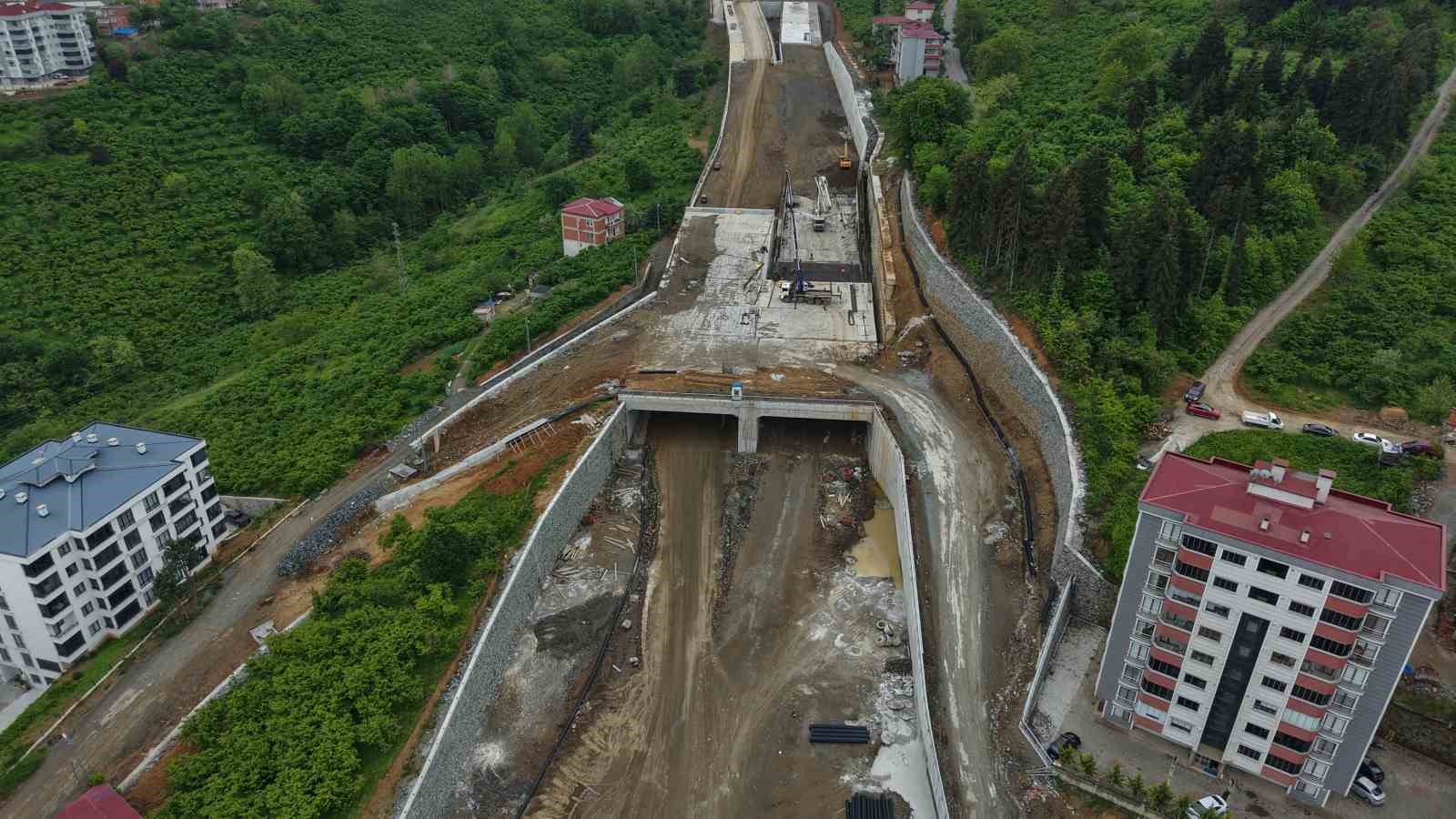 28 kilometre uzunlugundaki kanuni bulvarinin 20 kilometrelik kismi ulasima acildi 1 DXs2DT2J
