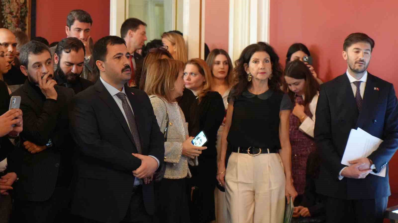 28 mehmed celebinin paris notlari ankarada izleyiciyle bulustu 4 tm9sN1Sf