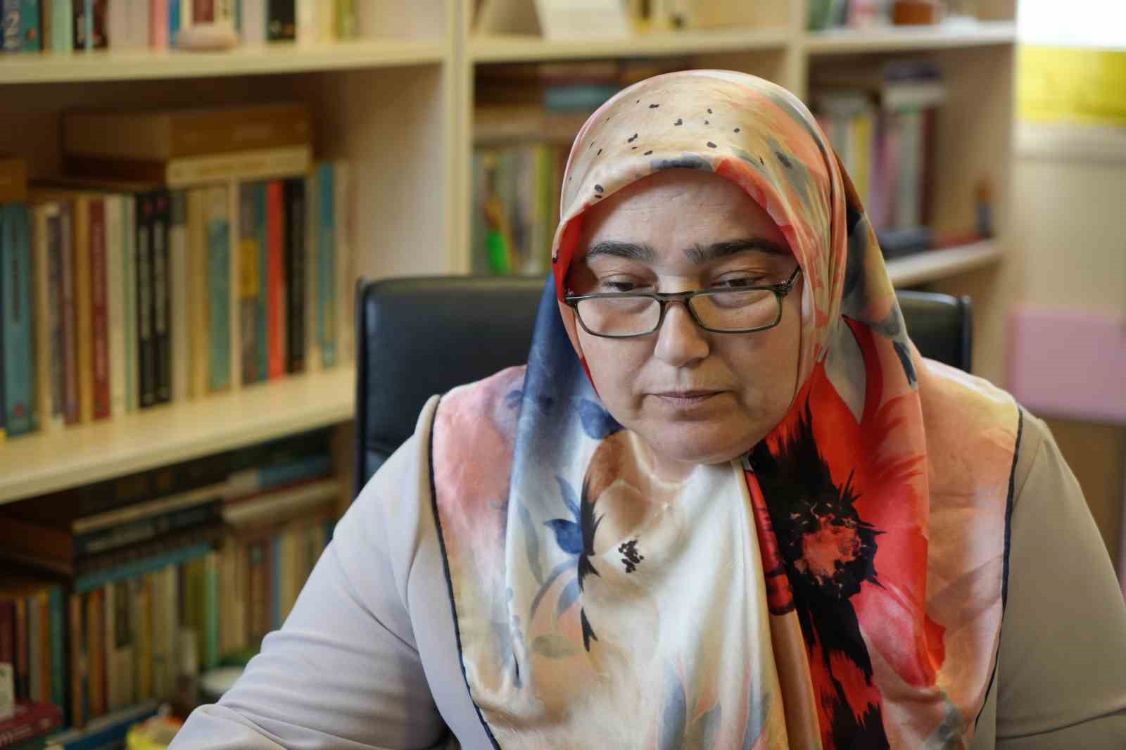 28 subatin golgesinde yarim kalan egitimini 50 yasinda tamamlandi 2 fBUQOSez