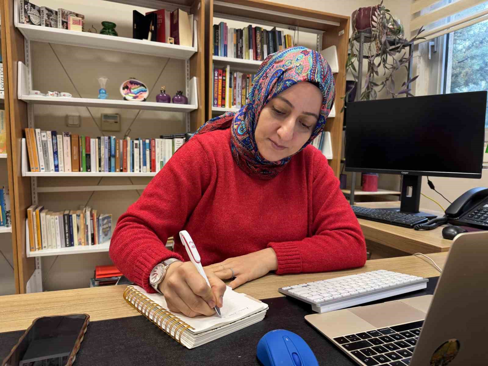 28 subatta basortusu yasagi nedeni ile kibrisa gidip universite okudu bugun universitede ders veriyor 3RIy1a53
