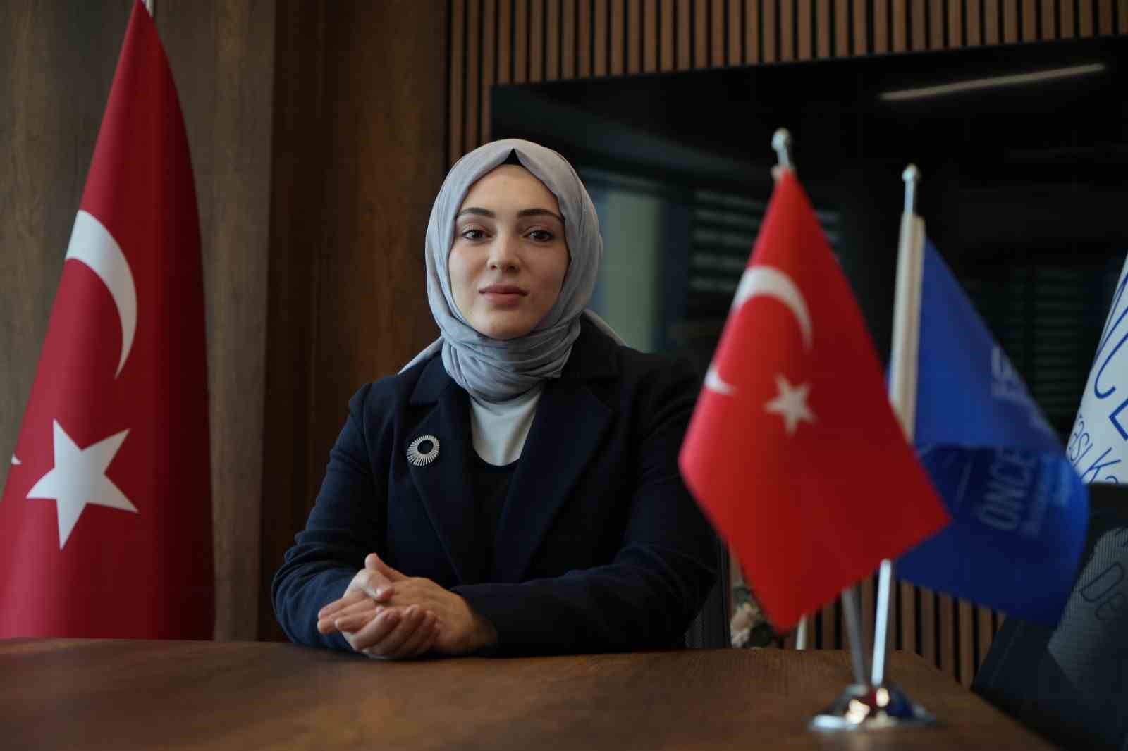 28 Şubat’ta gözaltına alınan Songür: "Bir çocuğumu, ülkemdeki hayatımı kaybettim" 4 28 subatta gozaltina alinan songur bir cocugumu ulkemdeki hayatimi kaybettim 0 2JGHLc4m