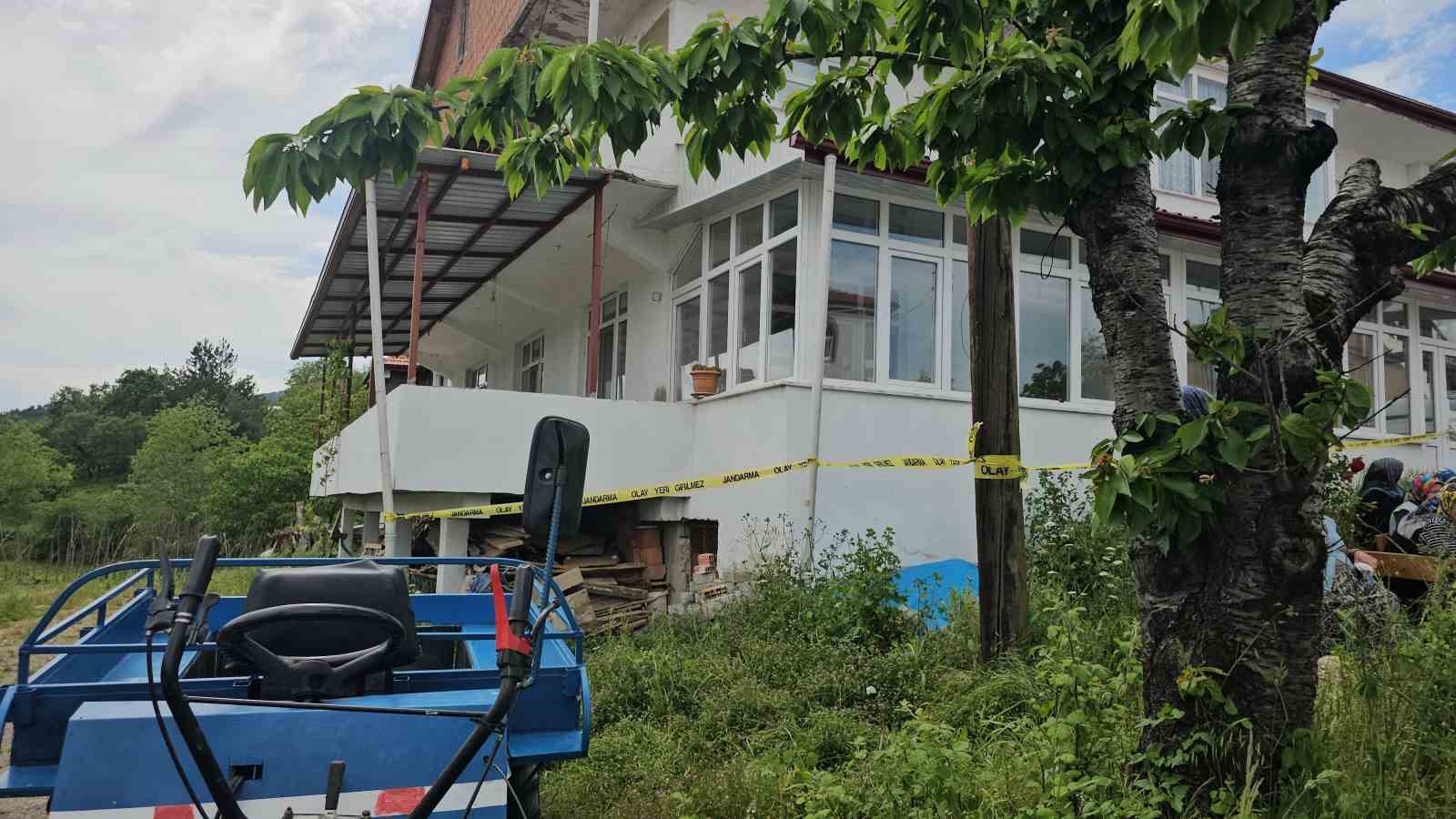 28 yasindaki genc evinde olu bulundu kiz arkadasi gozaltinda 1